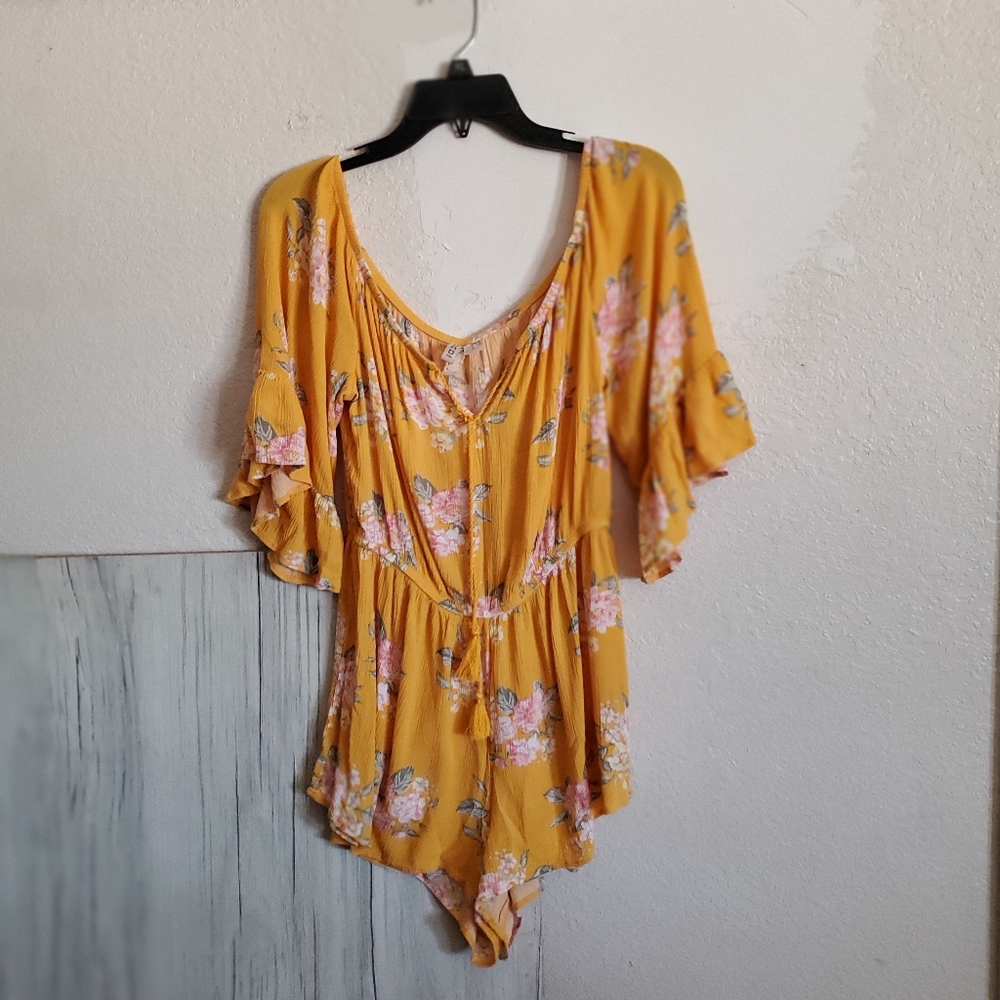 H&M Divided Women's 10 Peach Short Sleeve Romper